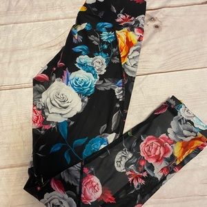 Zyia yoga workout pants Womens 6/8 floral black mesh